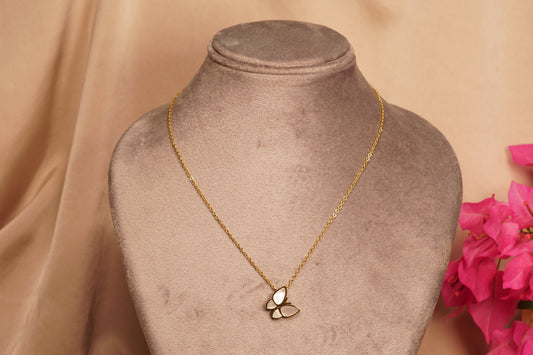 Mother of Pearl Pendant H1-066