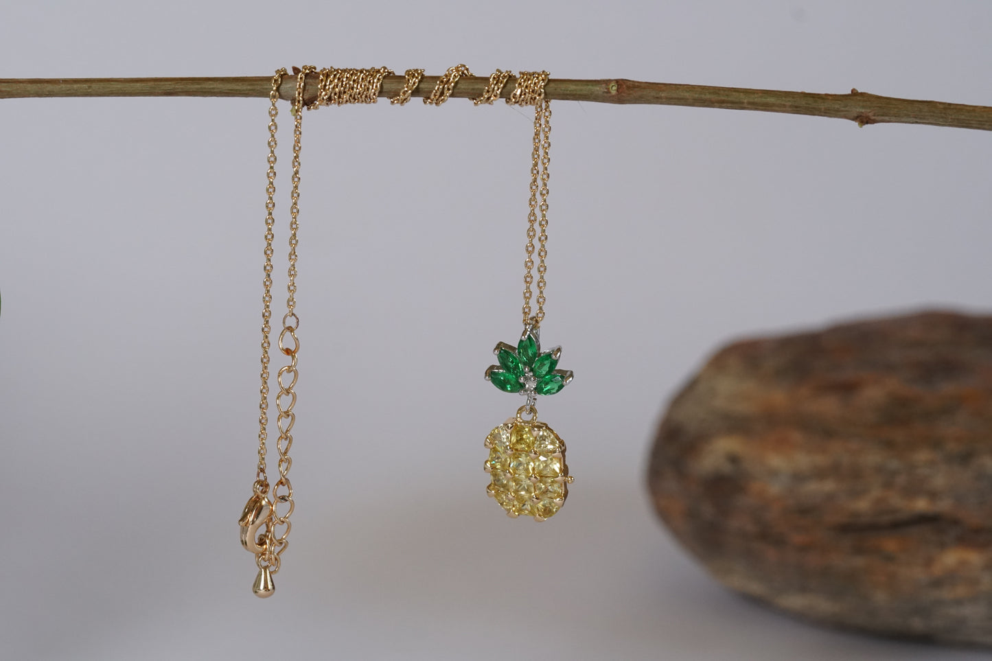 Sworaski Pinapple shape Pendant H1-064